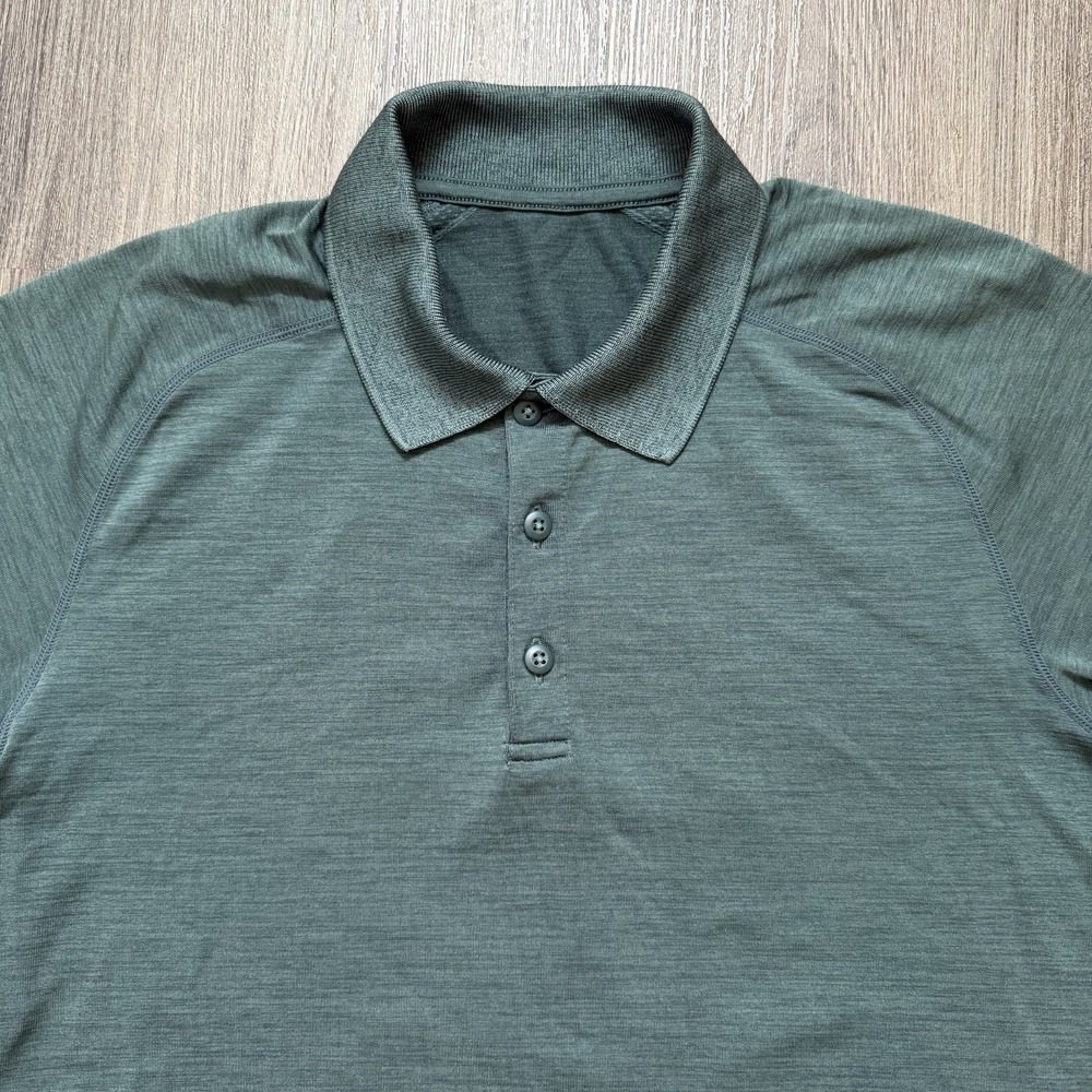 Lululemon Vent Tech Shirt Mens Small Solid Green Active Gym Short Sleeve